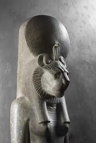 Estátua da deusa Sequemete, granodiorito; Museo Egizio, Turim (C. 251).