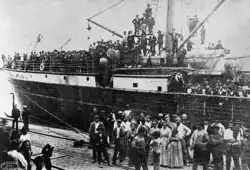 Desembarque de imigrantes no Porto de Santos, 1907.