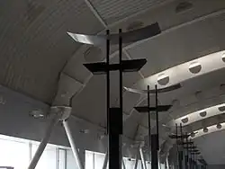 Arquitetura do terminal de aeroporto no Terminal 2 (imagem de abril de 2006).