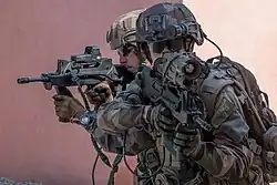 Soldados da França com o sistema de combate FÉLIN.