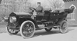 O carro a vapor White Model M do Presidente Taft de 1911. Foi o primeiro veículo oficialmente adquirido e pertencente ao governo dos Estados Unidos e não ao presidente como propriedade pessoal. Isso marcou uma mudança crucial na história do transporte presidencial.