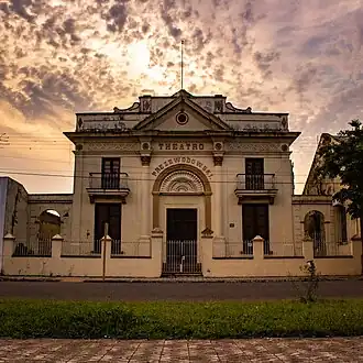 Teatro Prezewodowski, ícone arquitetônico da cidade.