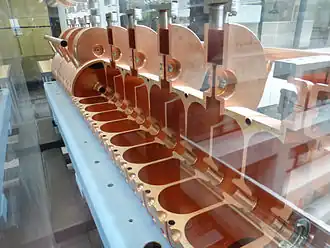 Uma vista das cavidades de 805 MHz.