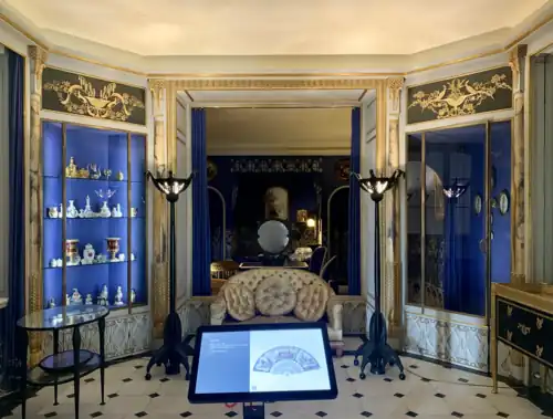 O boudoir (vestiário para senhoras) da estilista Jeanne Lanvin, atualmente exposto no Museu de Artes Decorativas de Paris (1922-1925)