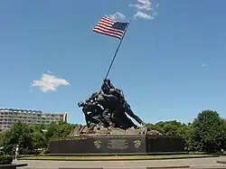 O memorial dos fuzileiros dos Estados Unidos, em Arlington, Virgínia.