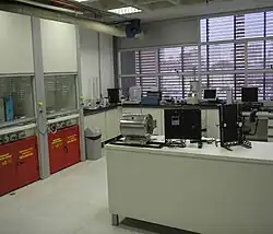 VUm dos laboratórios de ciência dos materiais da UFABC.