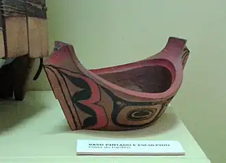 Vaso policromado em forma de embarcação. Costa do Pacífico, s.d.