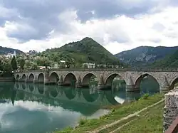 Ponte Mehmed Paxá Sokolović, em Višegrad, Bósnia e Herzegovina.