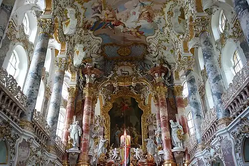 Reinterpretações rococó da ordem coríntia na Igreja de Peregrinação de Wies, Steingaden, Alemanha, por Dominikus e Johann Baptist Zimmermann, 1746-1754