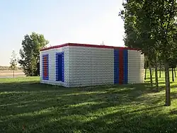 Xana, Casa no Céu, 2012, Caixas plásticas industriais, 657 x 900 x 640&nbsp;cm