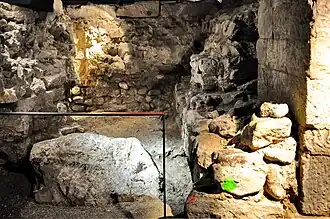 Wasserkirche, Zurique, com 'Pedra mártir' de Félix e Regula