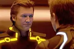 Como o ator aparece rejuvenescido no filme.