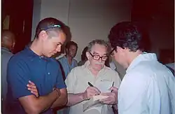 Gabriel García Márquez (no centro)