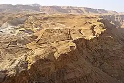 Um acampamento de cerco romano na montanha próxima a Massada